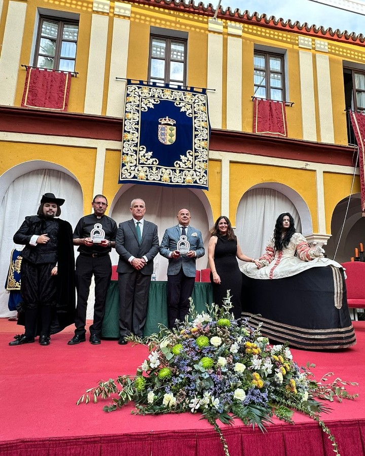 Entrega del galardón Olivares Barroco ante el Ayuntamiento de Olivares