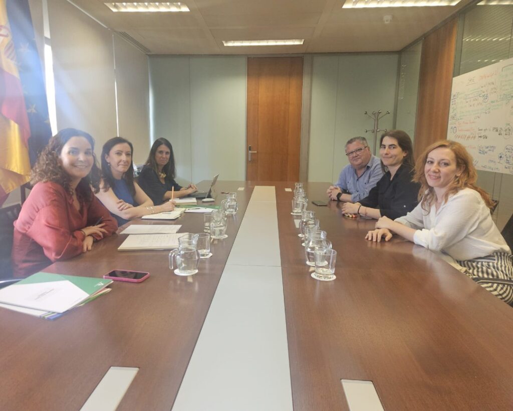 Reunión de la Asociación con responsables de la Consejería de Empleo, Empresa y Trabajo Autónomo