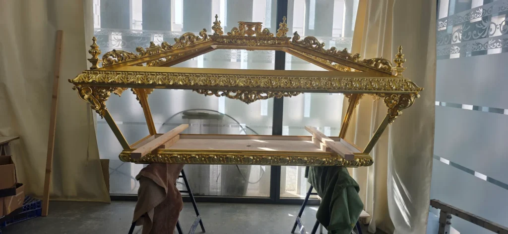 Urna del Santísimo Cristo Yacente de la Hermandad de la Soledad, Benacazón.